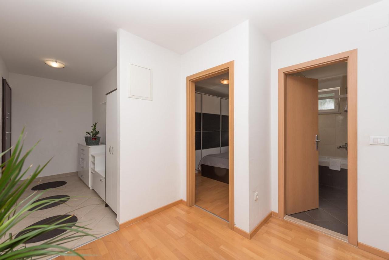 Apartment Sea View In Makarska, Free Parking Екстер'єр фото