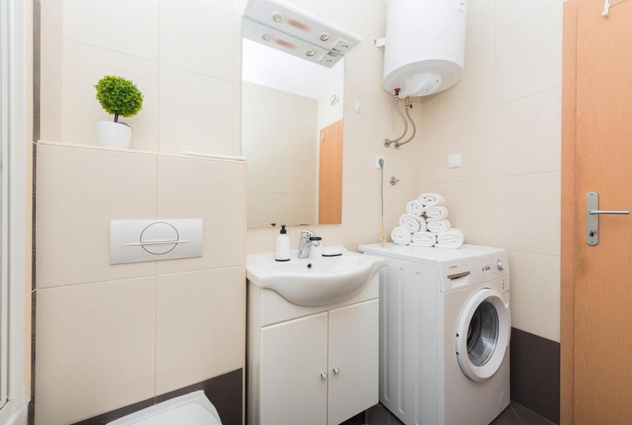 Apartment Sea View In Makarska, Free Parking Екстер'єр фото