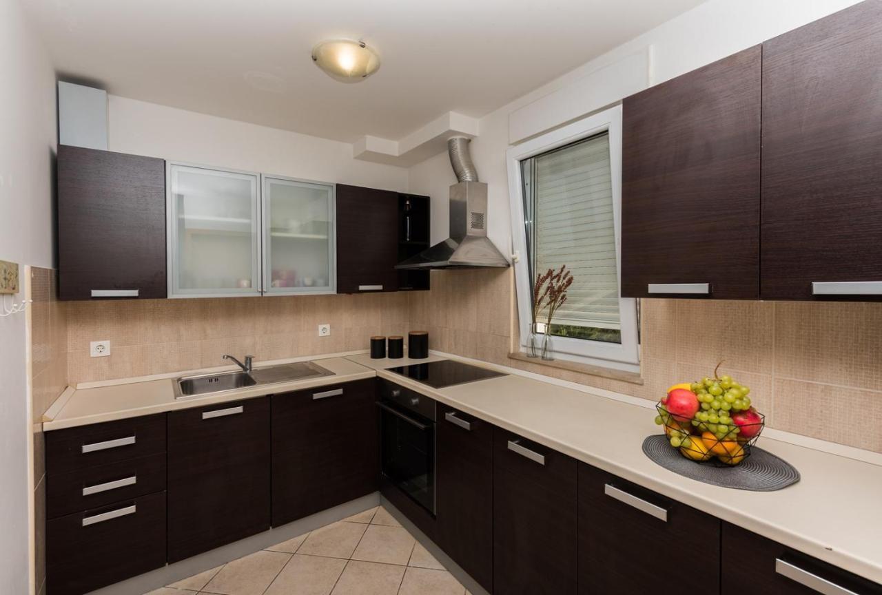 Apartment Sea View In Makarska, Free Parking Екстер'єр фото