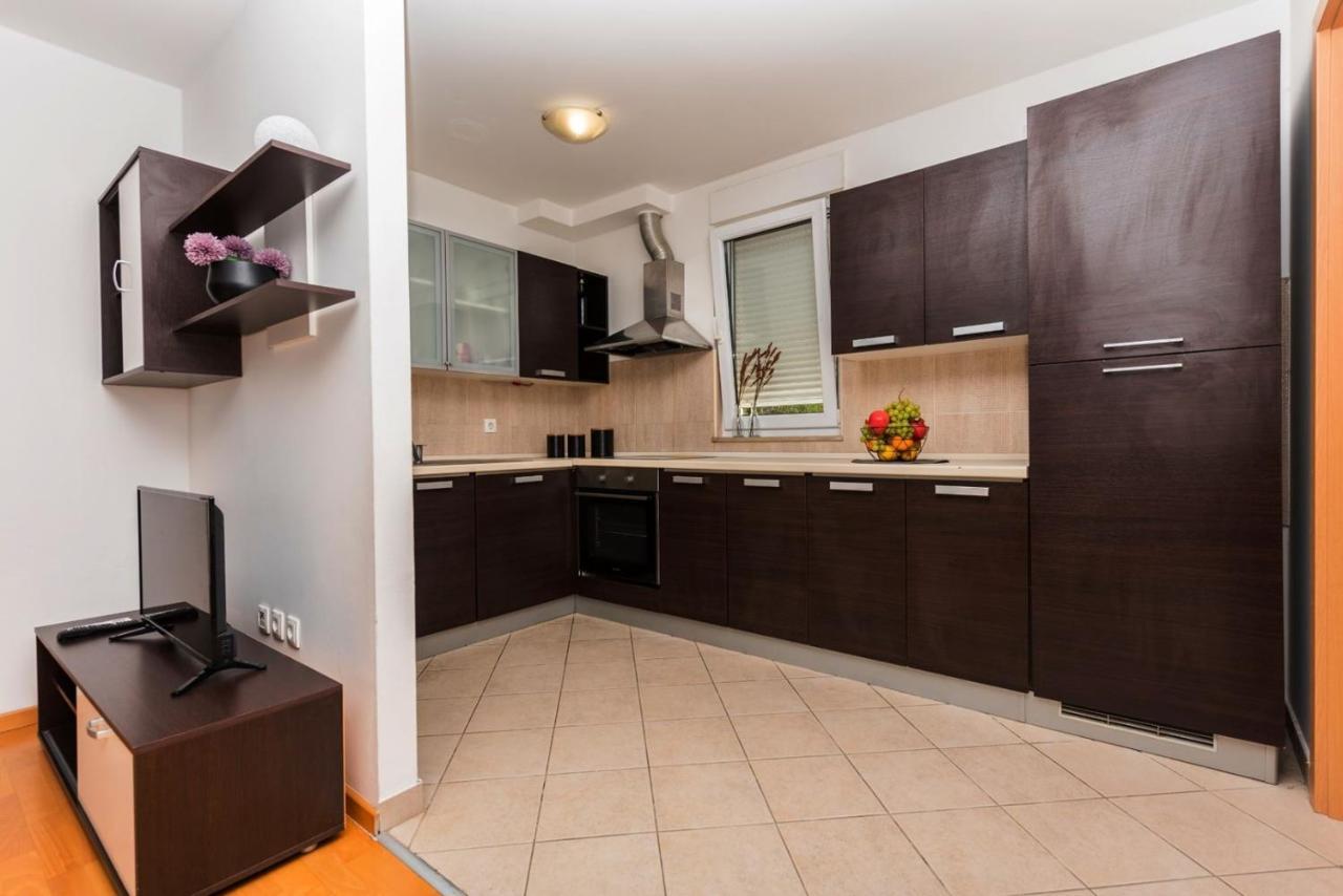 Apartment Sea View In Makarska, Free Parking Екстер'єр фото